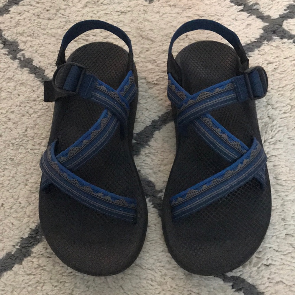 Size 10 Blue, Aztec, Open toed Chacos.